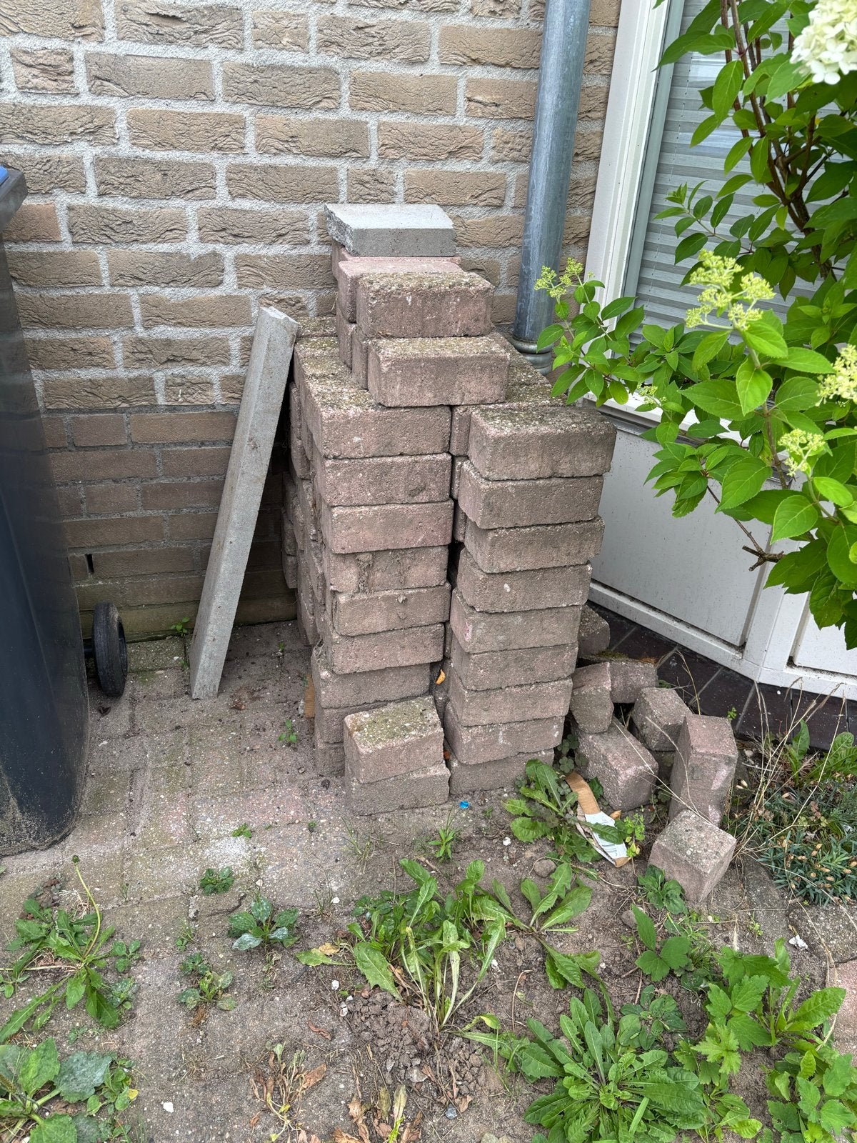Gebruikte klinkers en tegels voor tuin of oprit, Ophalen, Gebruikt, Klinkers, Minder dan 5 m²