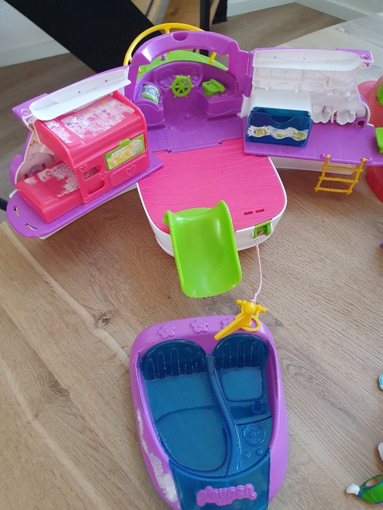 Grote Pinypon set: poppetjes, zwembad, boot en meer!, Ophalen of Verzenden, Gebruikt, Meisje