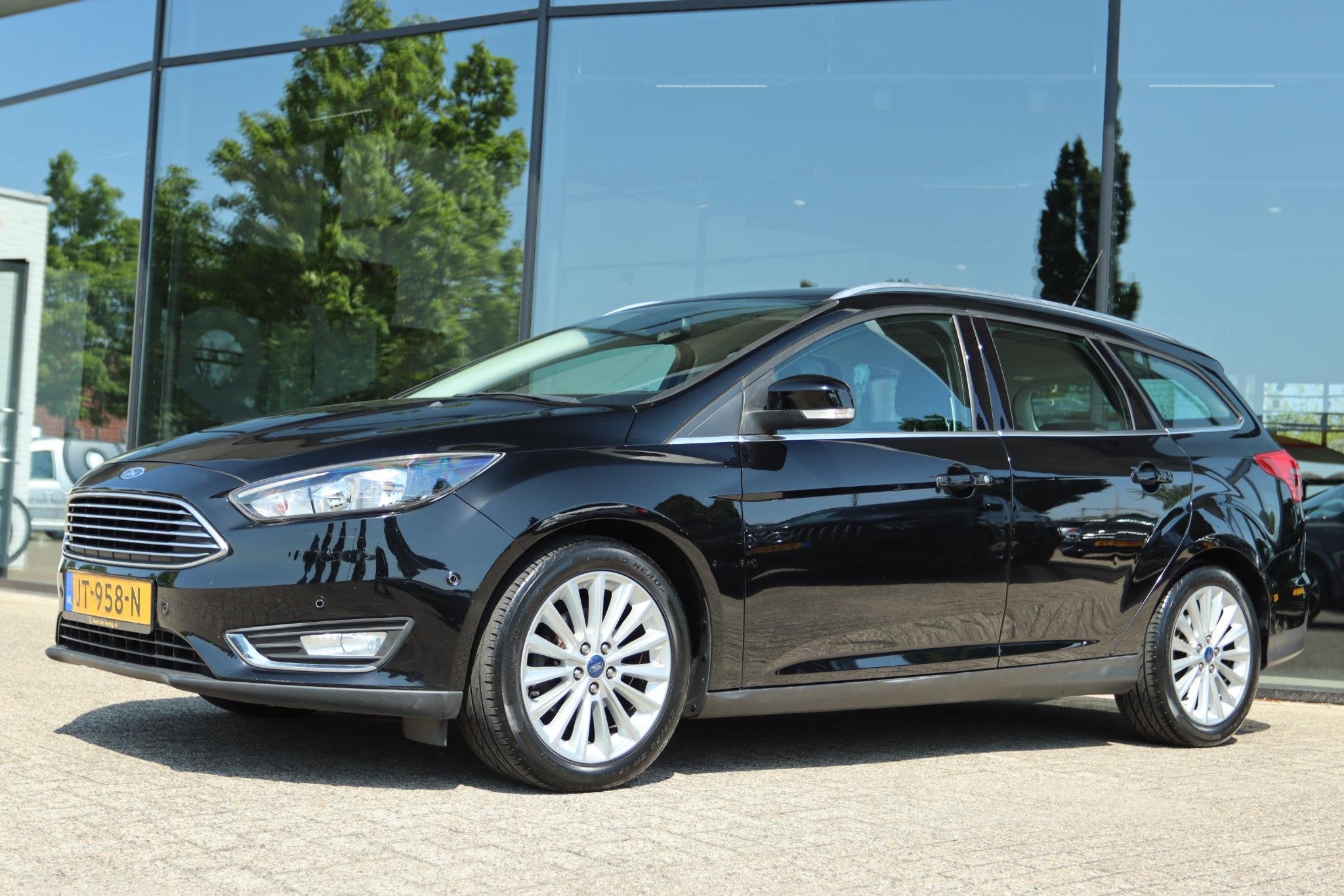 FORD FOCUS WAGON 1.0 TITANIUM | NAVI | VOORUITVERW. | TREKHA, Auto's, Gebruikt, Euro 6, Zwart, Origineel Nederlands