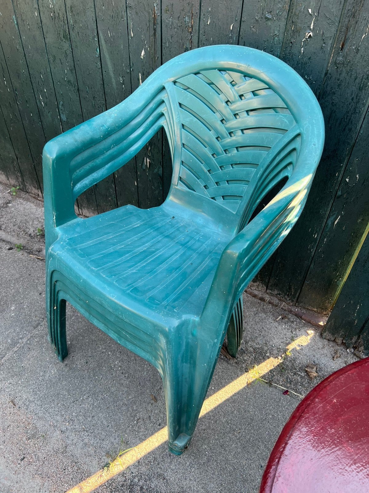 Te Koop : Vier Plastic Tuinstoelen Stapelbaar Tuin Stoelen, Ophalen, Gebruikt, Kunststof, Stapelbaar