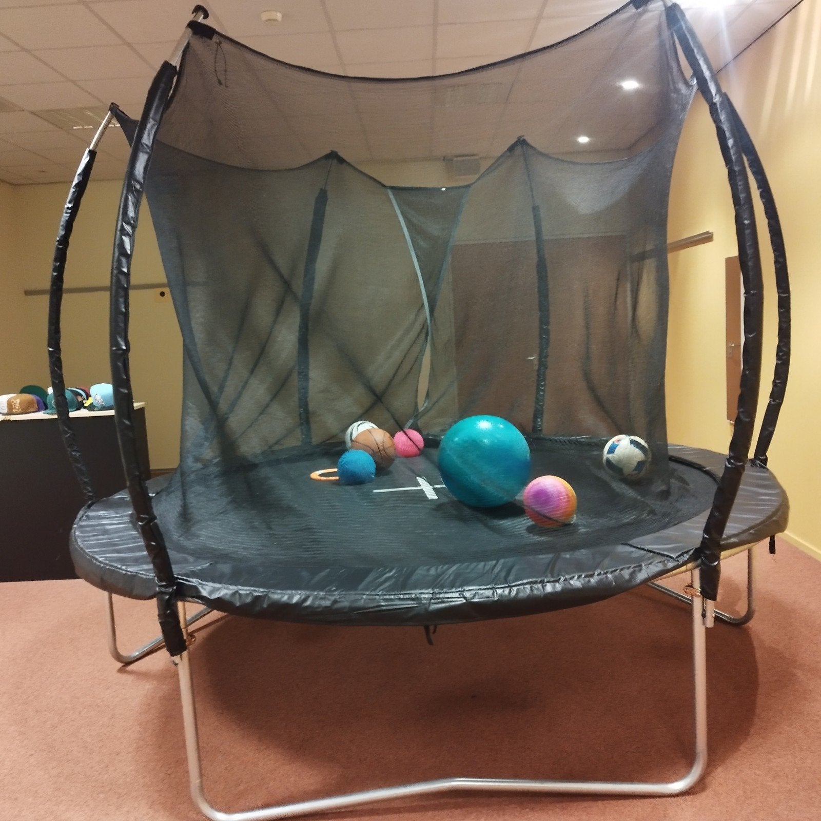 trampoline z.g.a.n weinig gebruikt om, Ophalen, Zo goed als nieuw