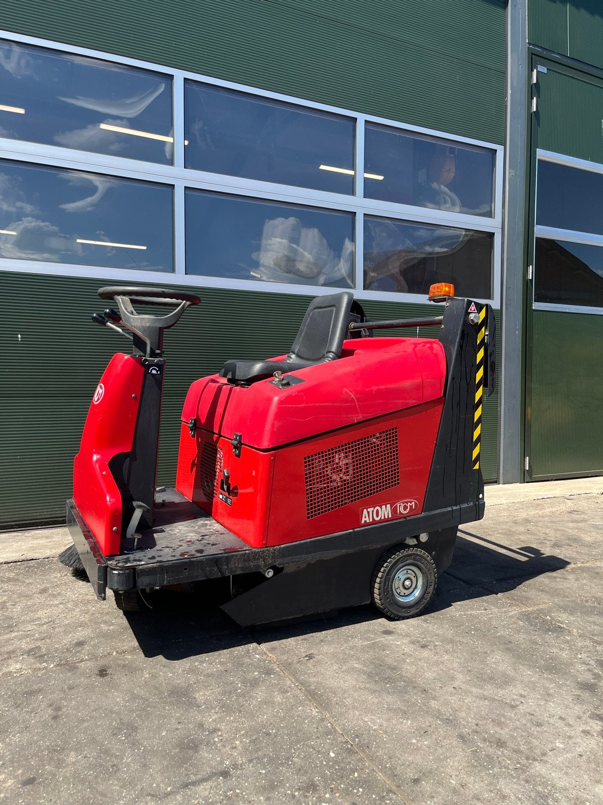 Veegmachine Atom 101 met opvangbak en Honda motor, Ophalen, Gebruikt