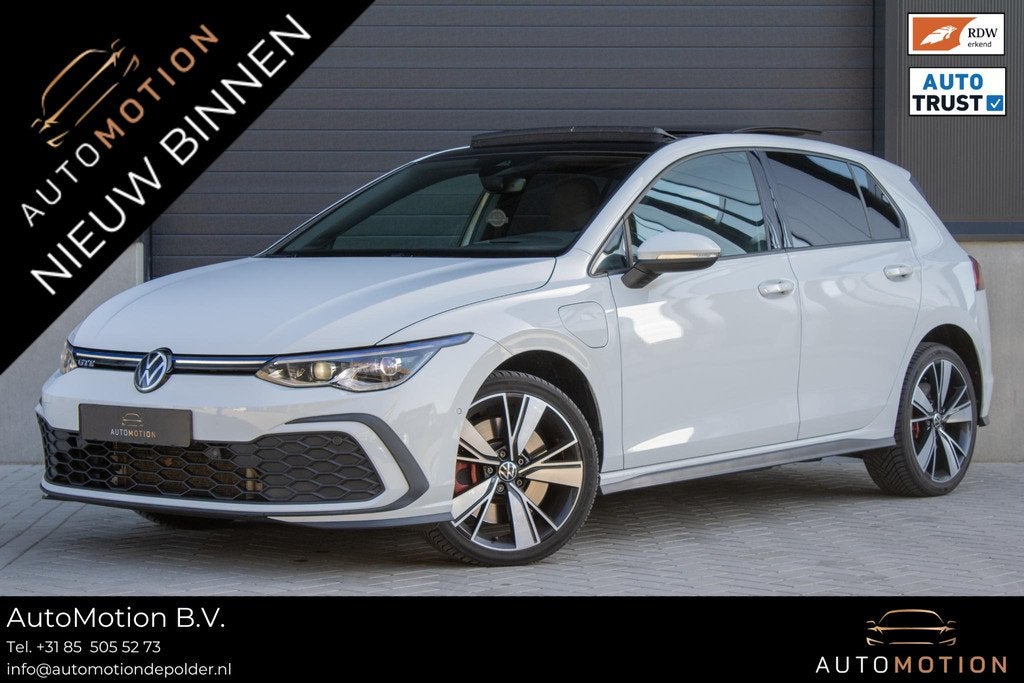 Volkswagen Golf 1.4 eHybrid GTE PANO IQ LIGHTS CAMERA HUD PA, Gebruikt, Euro 6, 4 cilinders, Met garantie (alle)