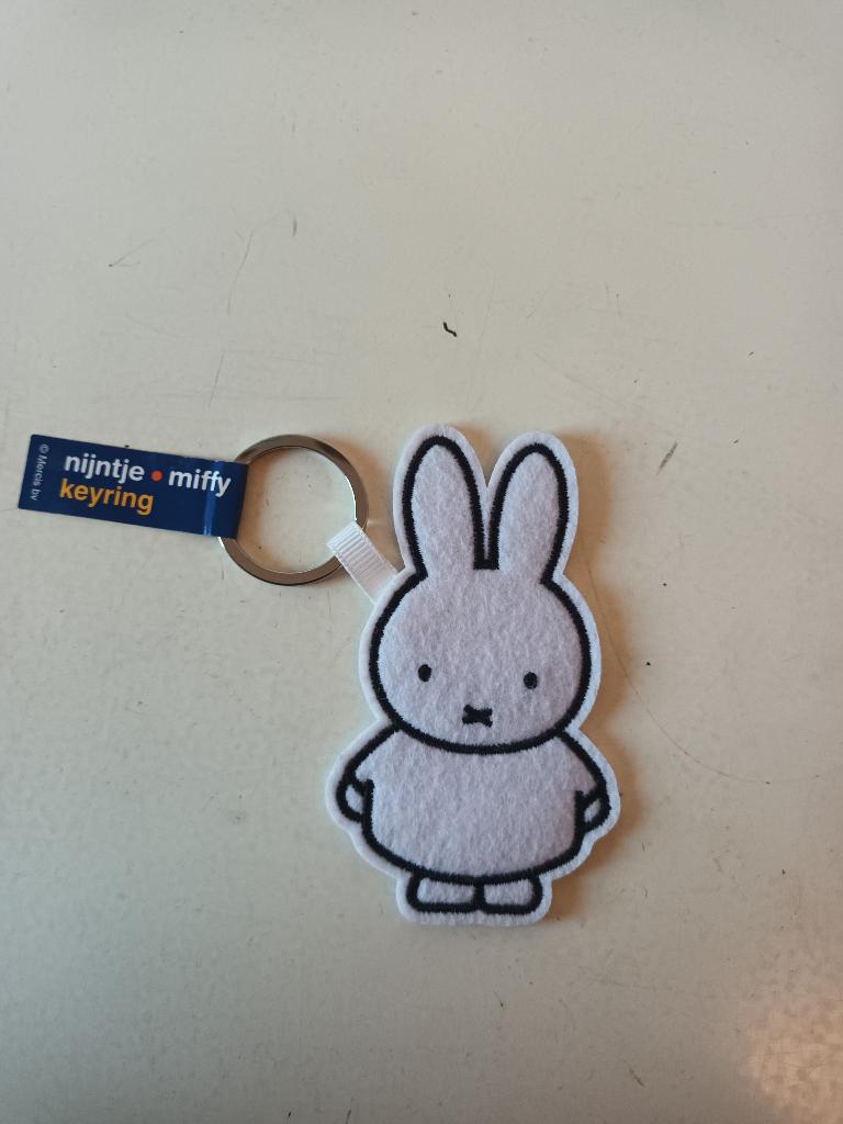 Nieuw Nijntje sleutelhanger vilt wit, Ophalen of Verzenden, Nieuw, Dier of Natuur