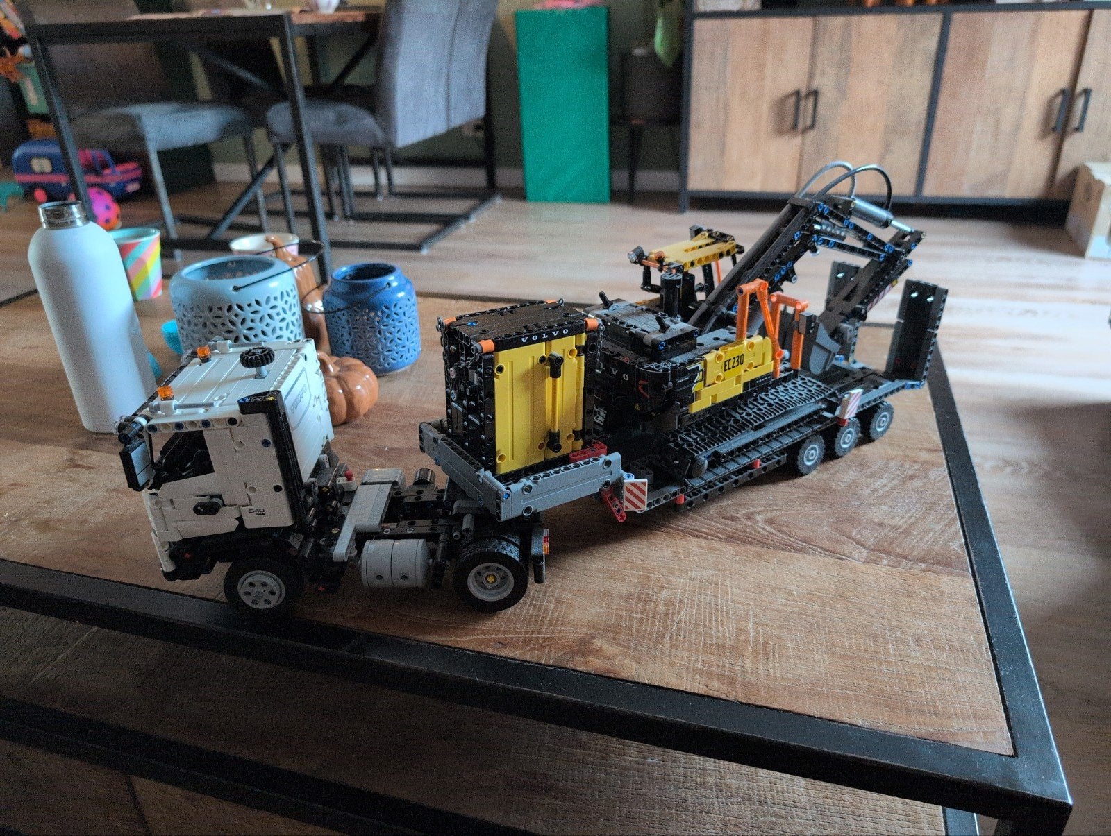 LEGO Technic Volvo Vrachtwagen met Graafmachine, Ophalen of Verzenden, Zo goed als nieuw, Overige merken