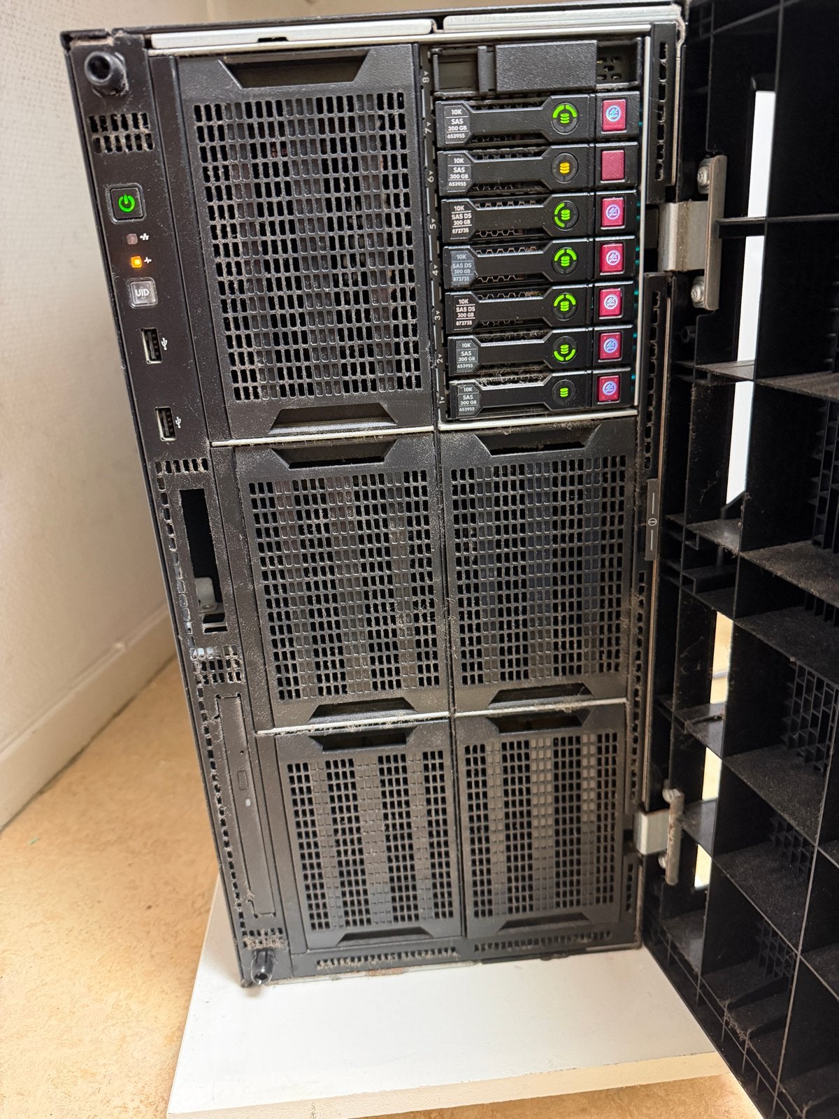 HP ProLiant ML350 Gen9 Torenserver - Krachtig & Betrouwbaar, Computers en Software, Servers, Ophalen of Verzenden, Zo goed als nieuw