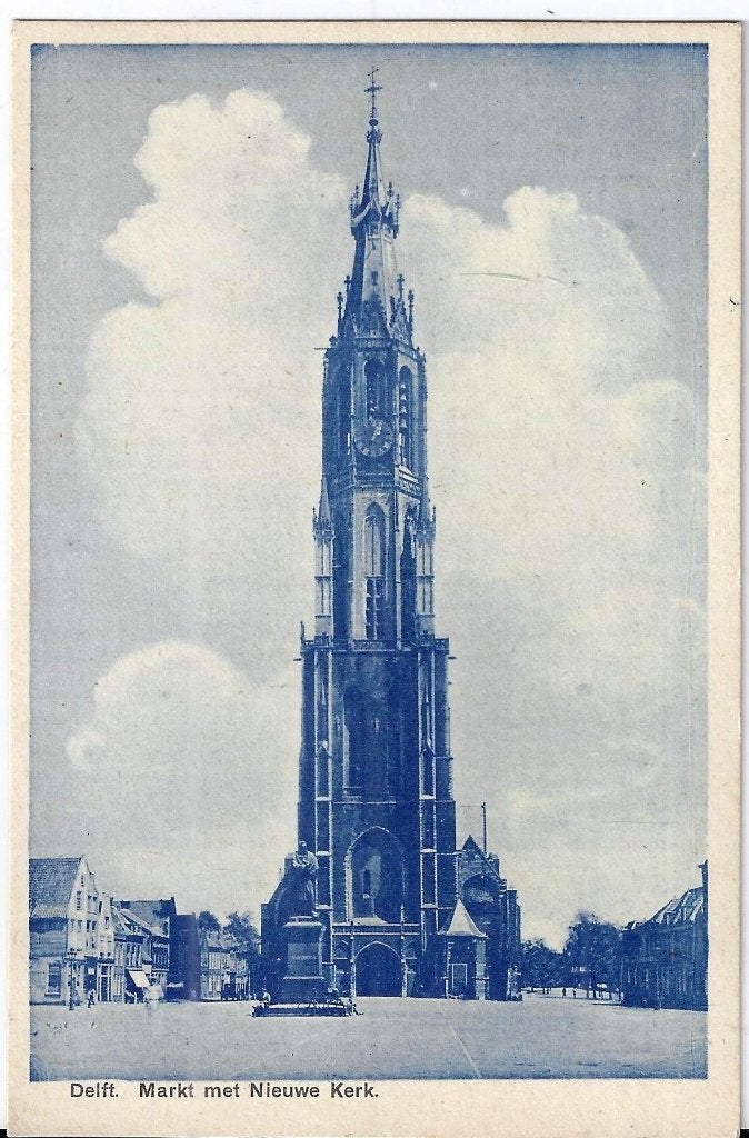 W8 oude ongelopen ansichtkaart delft markt met nieuwe kerk, Ophalen of Verzenden, 1940 tot 1960, Ongelopen, Zuid-Holland
