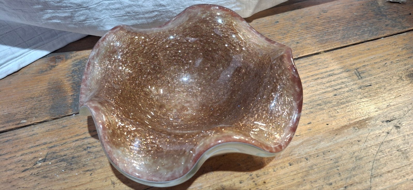 Prachtige Murano glazen schaal met goudkleurige spikkels, Ophalen of Verzenden