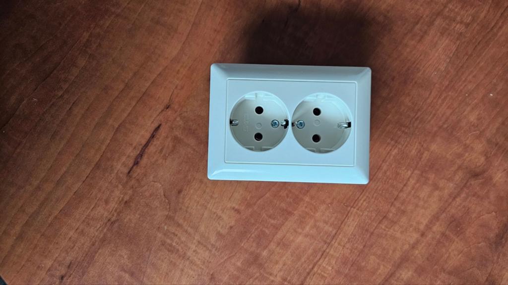 16x Jung dubbele WCD halfinbouw voor keukenblad, Ophalen, Nieuw, Stopcontact