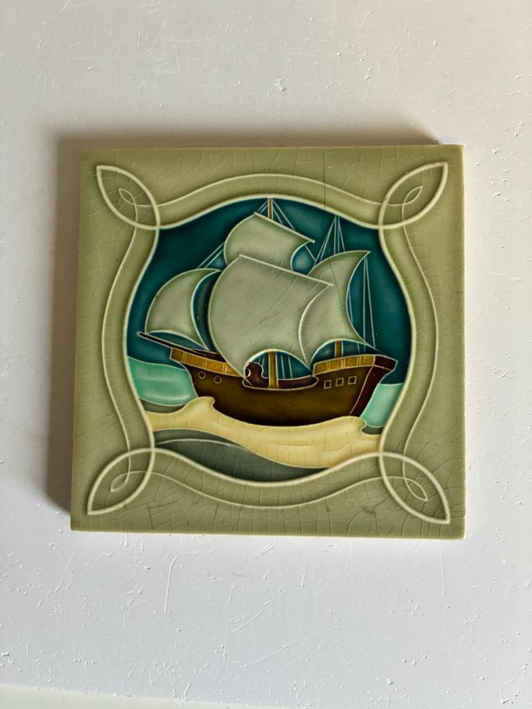 Antieke Jugendstil tegel met schip, NStG Bremen, ca. 1900, Ophalen of Verzenden