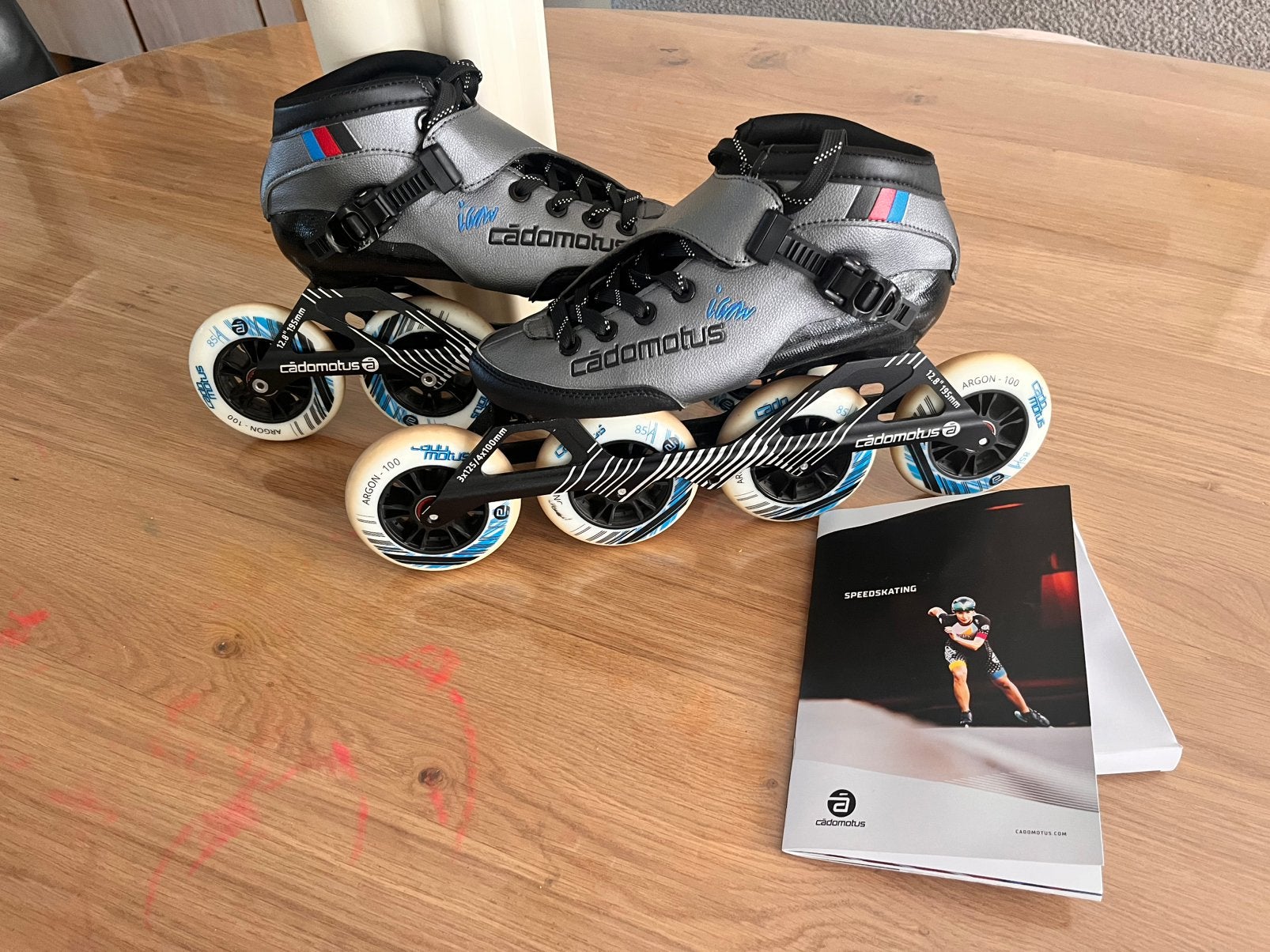 Cadomotus Versatile 3 professional skates (4x100mm), Ophalen of Verzenden, Zo goed als nieuw