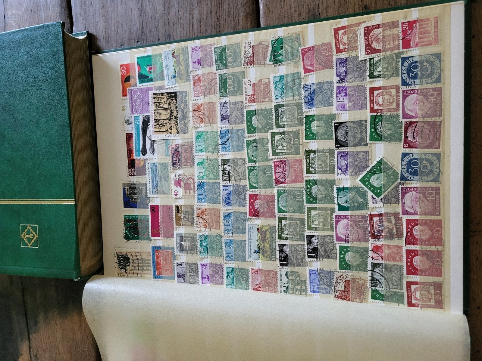 Grote verzameling postzegels in mappen en ongesorteerd, Ophalen of Verzenden