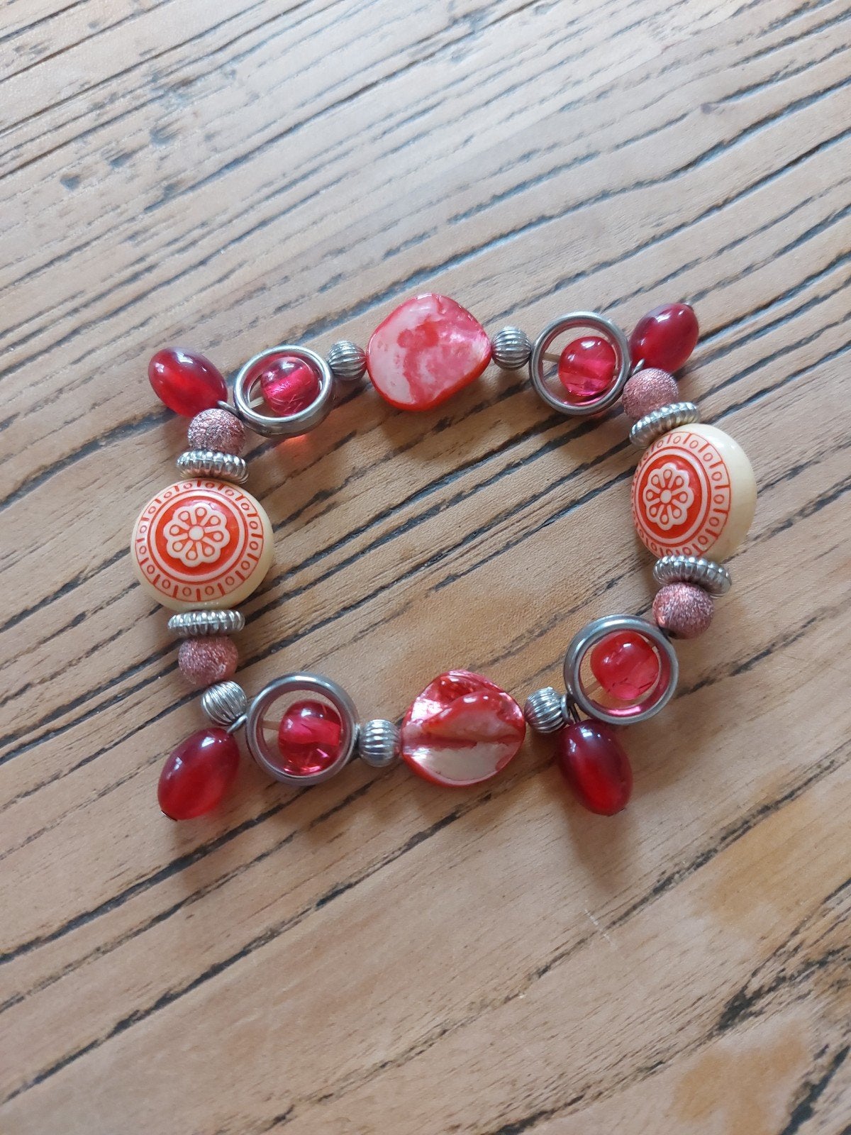 Unieke rode en zilveren kralenarmband, Overige materialen, Verzenden, Zo goed als nieuw, Met bedels of kralen