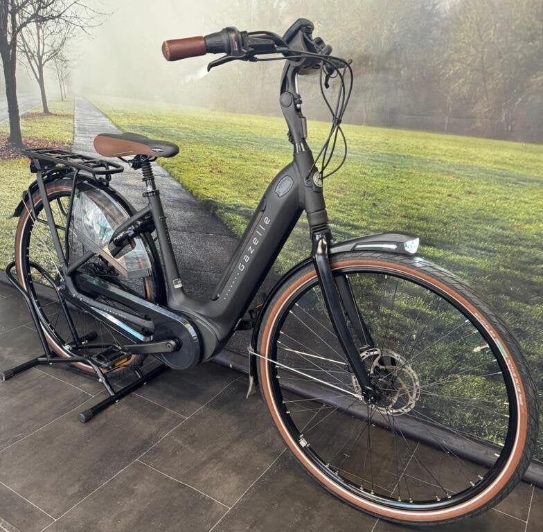 Gazelle Grenoble C8 – 500Wh – 46CM – Luxe Comfort E-bike, Koninklijke Gazelle N.V., Wilhelminaweg 8 6951 BP Dieren Nederland, Info@gazelle.nl