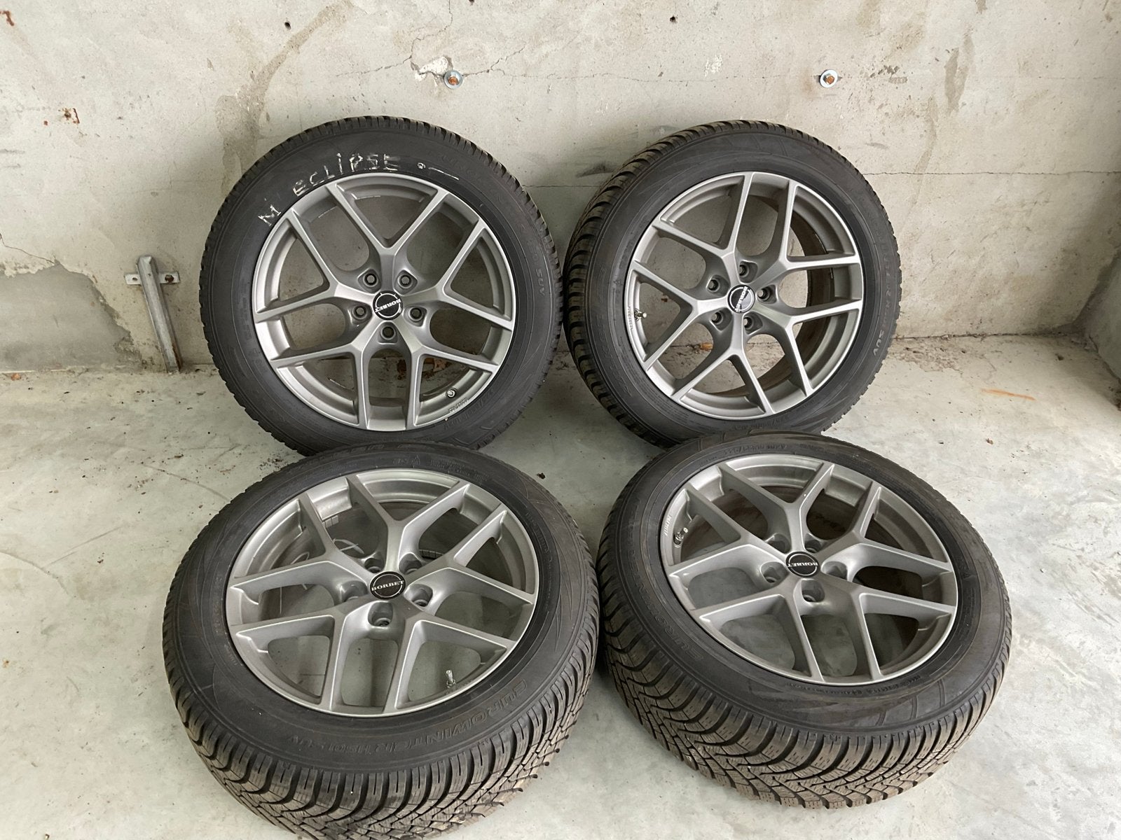 Lichtmetalen velgen met winterbanden 225/55 R18 Mitsubishi e, 18 inch, Gebruikt, Banden en Velgen, Personenwagen