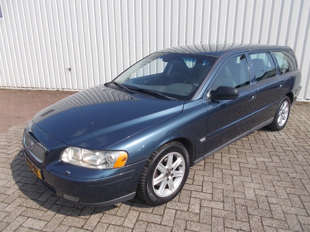 Volvo V70 2.4 Momentum Automaat 7 Pers. ( APK KEURING BIJ AF, Zwart, Blauw, 2435 cc, 170 pk