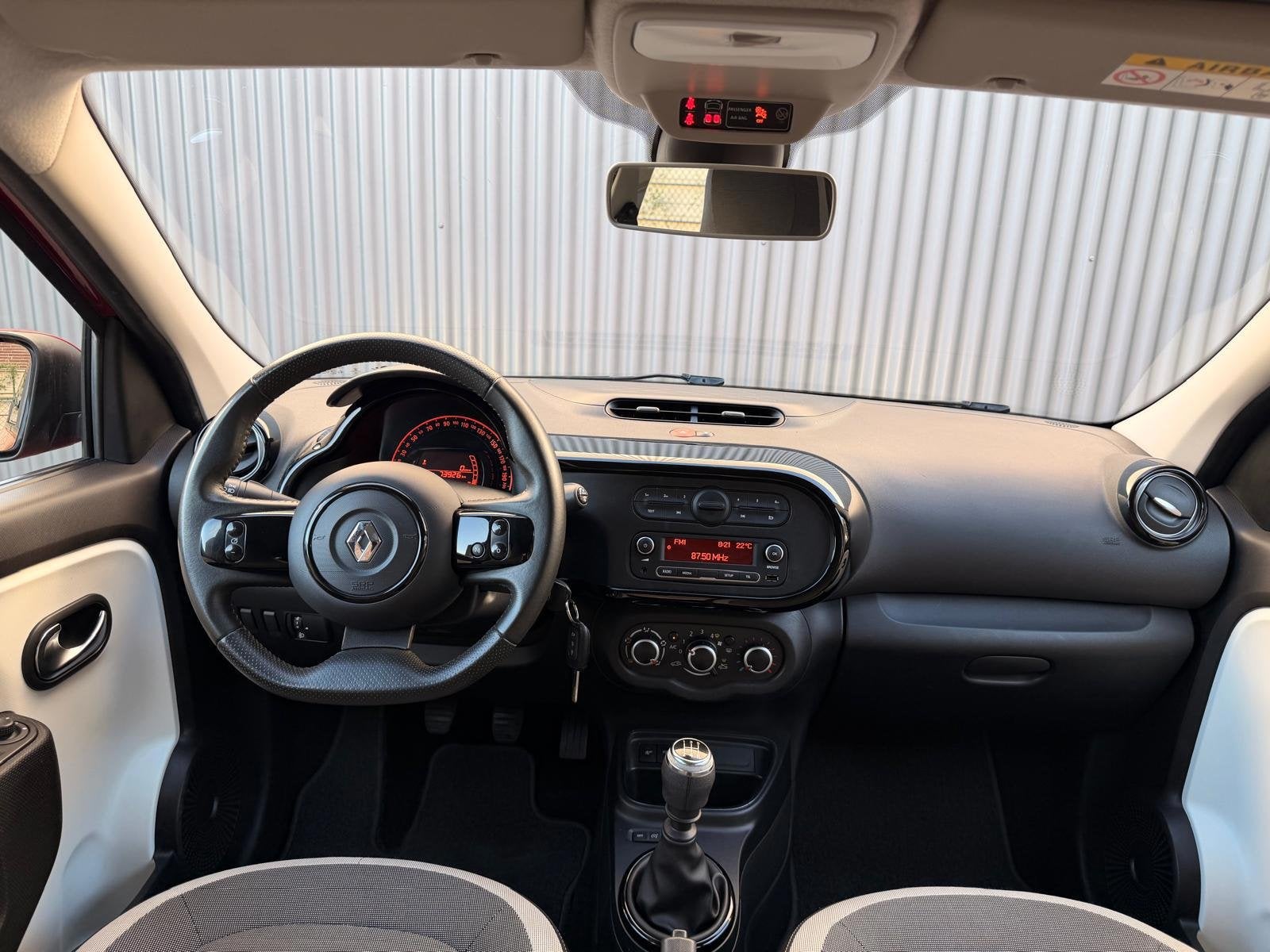 Renault Twingo 0.9 TCe Intens 95 PK|Airco|Bluetooth|Cruise|E, Auto's, Renault, 898 cc, Gebruikt, 4 stoelen, Bedrijf