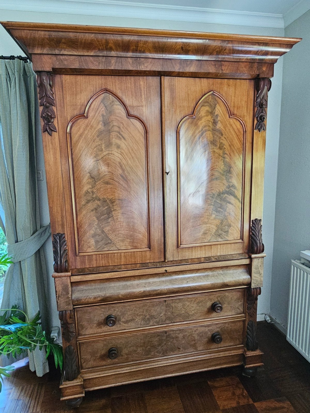 Grote antieke kast van massief hout, Ophalen
