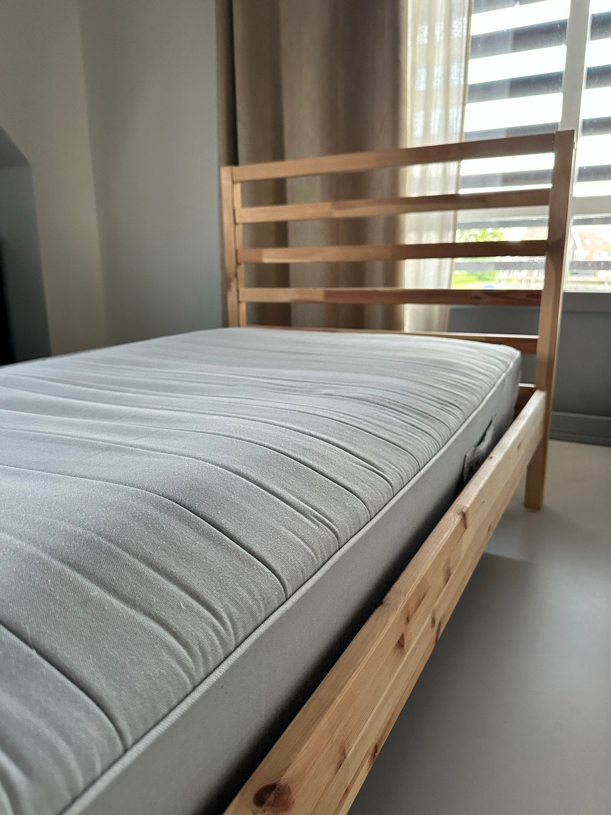 IKEA Eenpersoonsbed met Lattenbodem en Matras, Huis en Inrichting, Slaapkamer | Bedden, Ophalen, Gebruikt, 90 cm, 200 cm