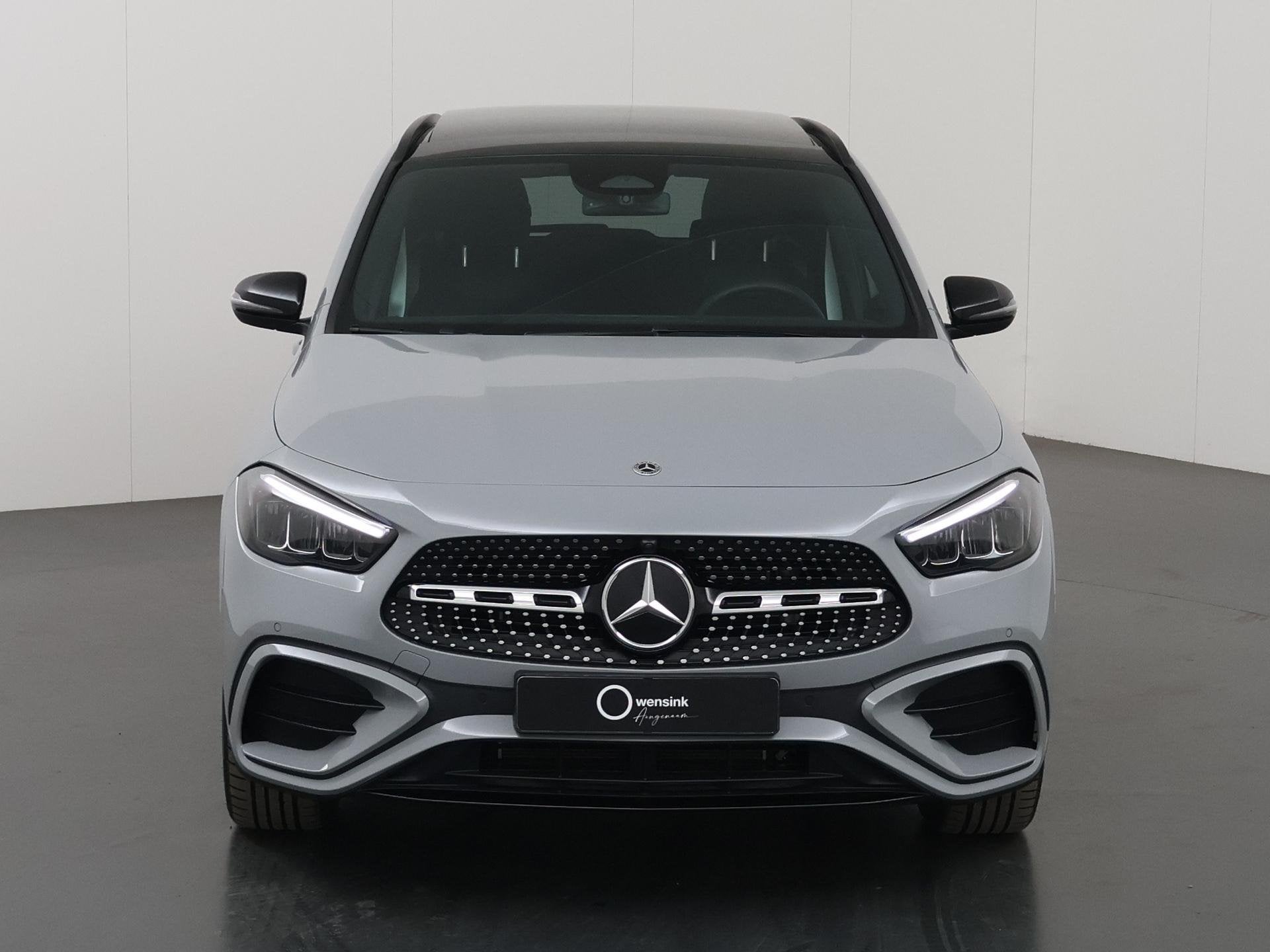 Mercedes-Benz GLA-klasse 250 e AMG Line | Panoramadak | Trek, Auto's, Stof, 4 cilinders, 16 kWh, Bedrijf