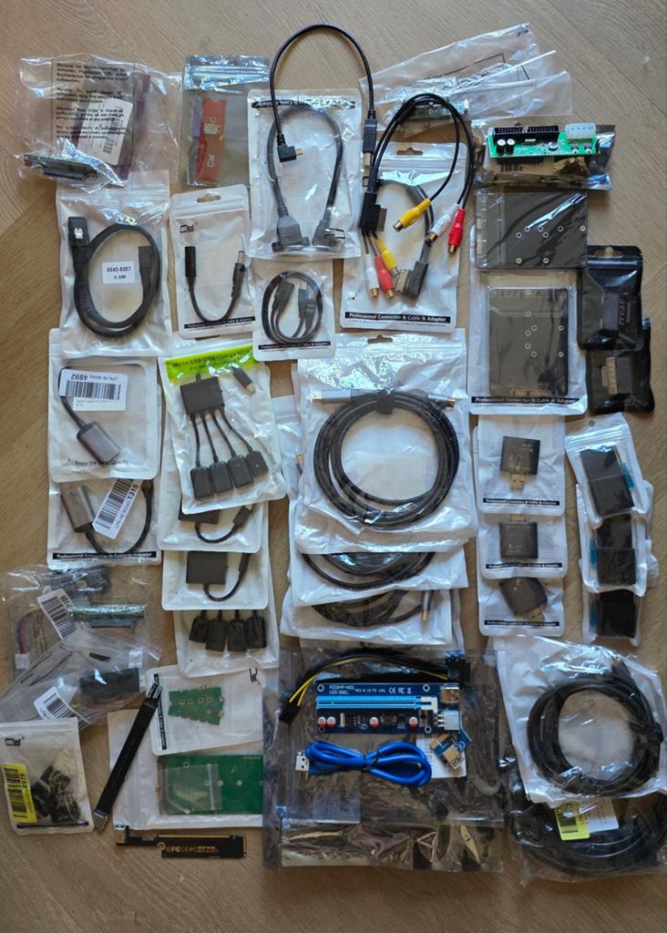 Partij diverse kabels, connectoren en adapters., Computers en Software, Ophalen of Verzenden, Nieuw