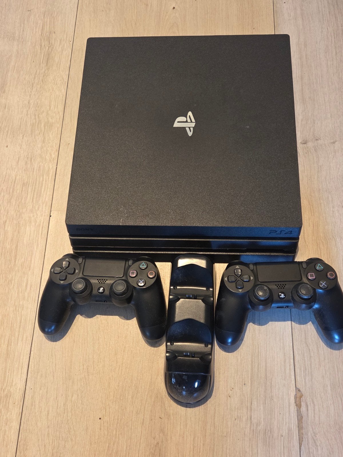 Sony PlayStation 4 Pro (CUH-7216B) met 2 controllers, Spelcomputers en Games, Gebruikt, Met 2 controllers, Ophalen of Verzenden