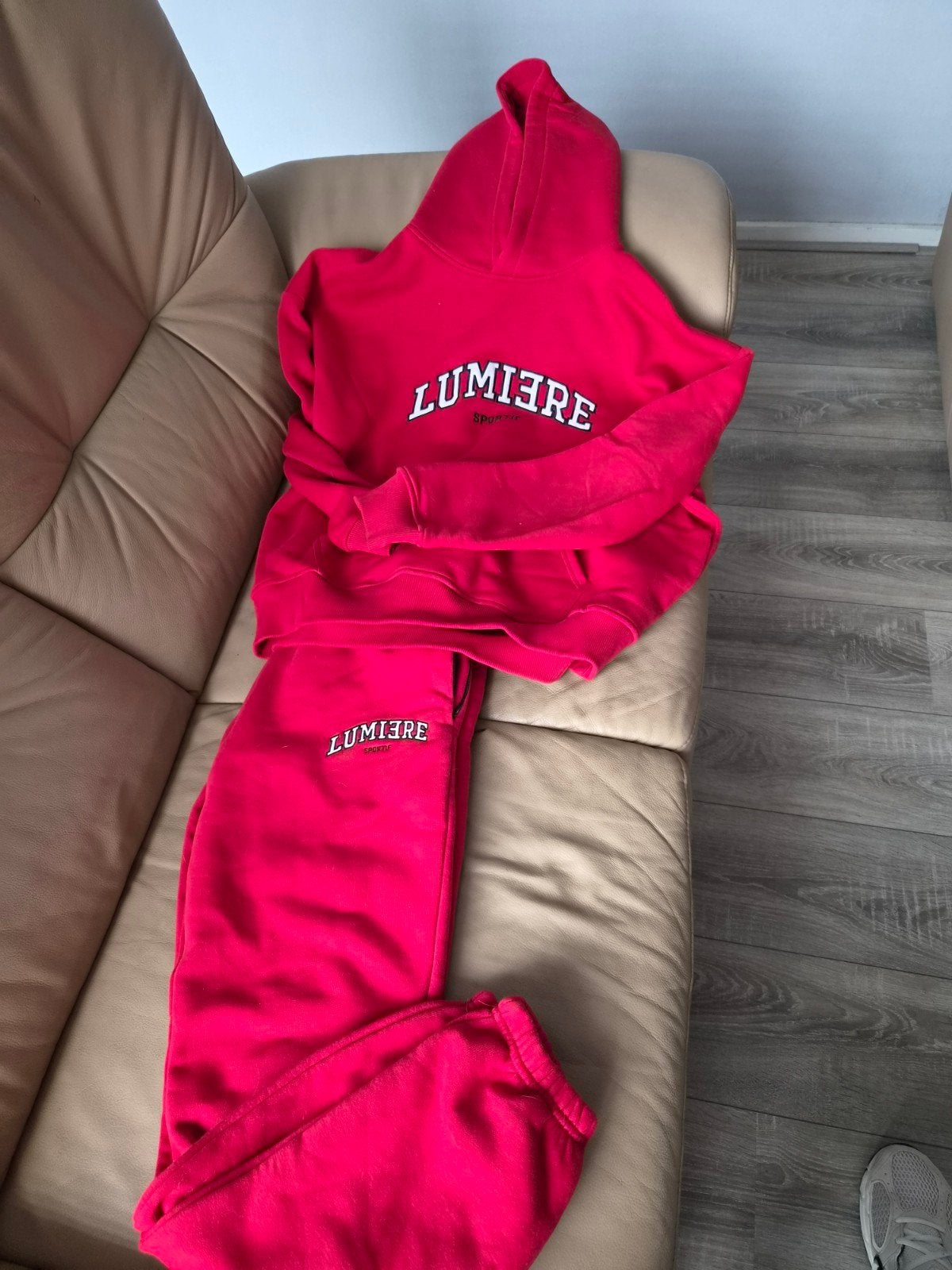 Lumiere Trainingspak Maat S - Felrood Hoodie en Joggingbroek, Ophalen of Verzenden