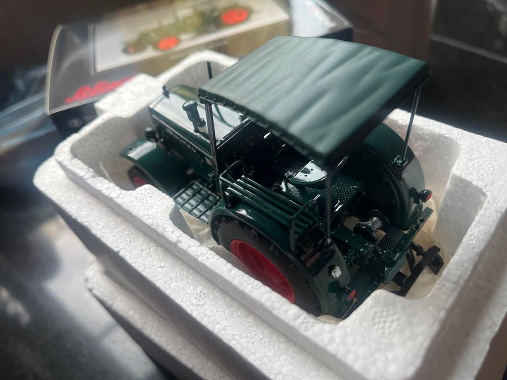 Schuco pro line hanomag r40 tractor schaal 1 op 32, Tractor of Landbouw, C, Ophalen of Verzenden, Zo goed als nieuw