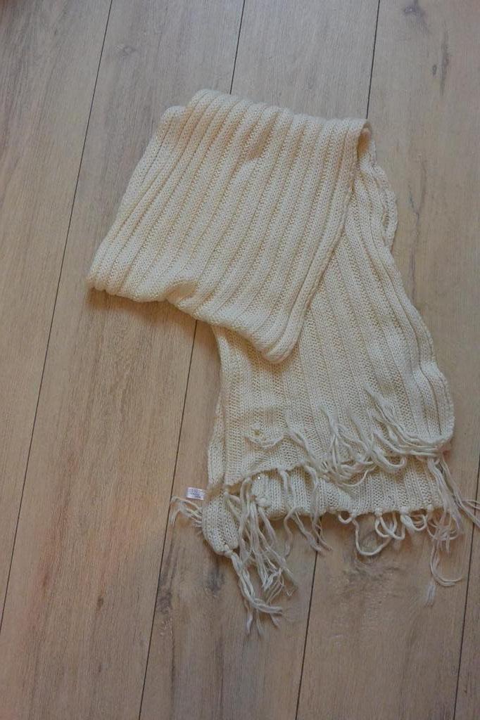 Mooie lange crème sjaal, Ophalen of Verzenden, Zo goed als nieuw, Maat 46/48 (XL) of groter, Sjaal