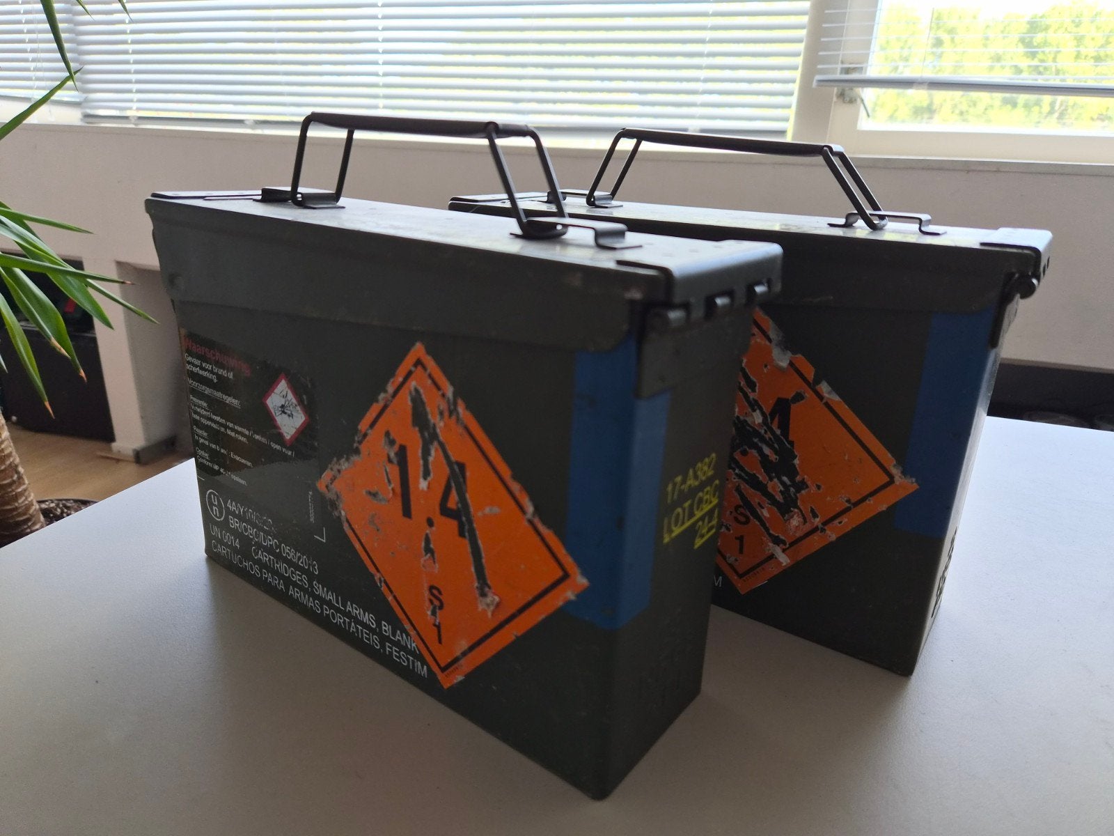 Defensie munitieskisten klein model 2 stuks, Verzamelen, Militaria | Algemeen, Ophalen of Verzenden, Landmacht, Nederland