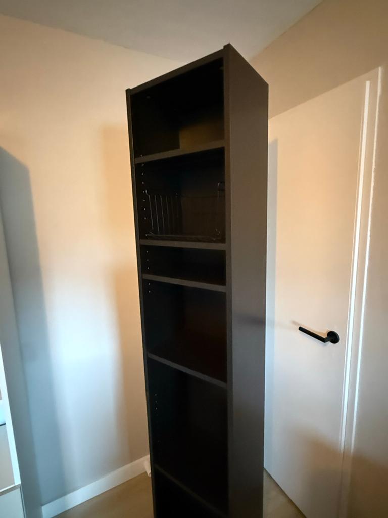 IKEA Billy boekenkast zwartbruin met metalen mand, Ophalen, Met plank(en), Minder dan 50 cm, Gebruikt