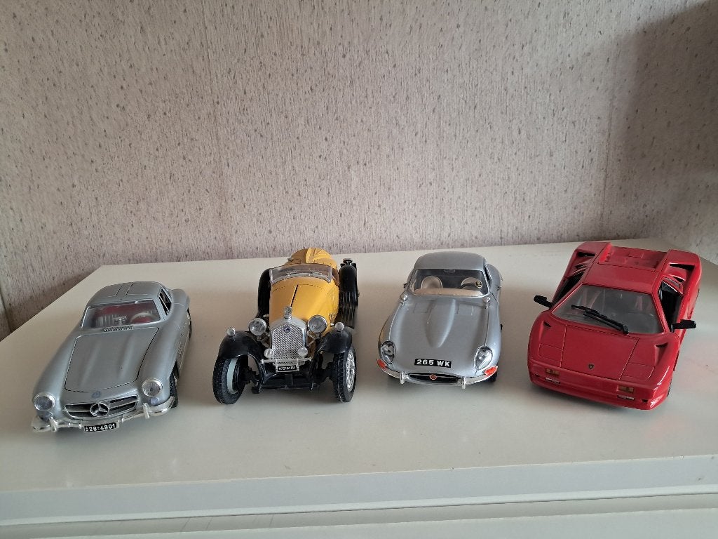 Lotje 1 : 18, Ophalen of Verzenden, Zo goed als nieuw, Auto, Bburago