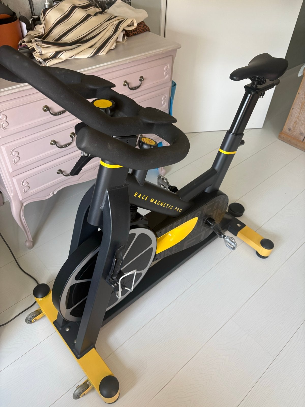 FitBike Race Magnetic Pro Spinningfiets + waaier + pedalen, Sport en Fitness, Fitnessapparatuur, Zo goed als nieuw, Spinningfiets