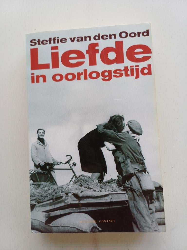 Steffie van den Oord - Liefde in oorlogstijd, Ophalen of Verzenden, Zo goed als nieuw, Steffie van den Oord