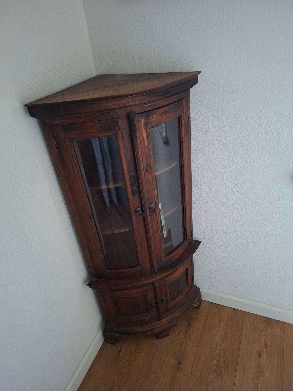 hoekkastje, Ophalen