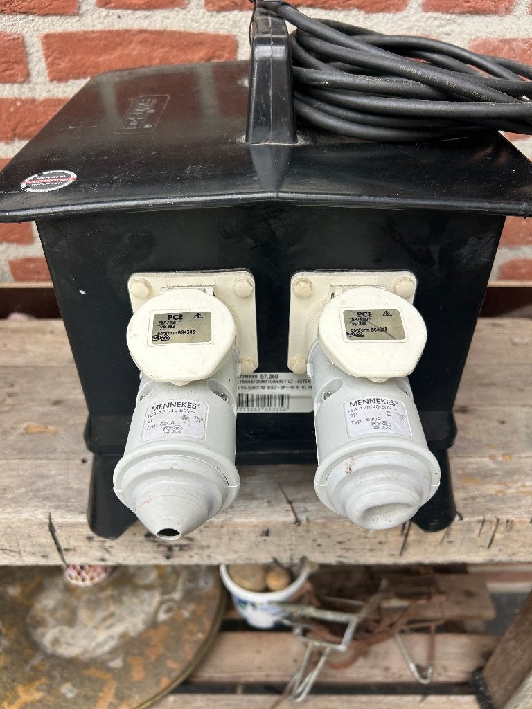 Swinko Veiligheids transformator trafo 42V-2 uitgangen+snoer, Hobby en Vrije tijd, Ophalen of Verzenden, Gebruikt