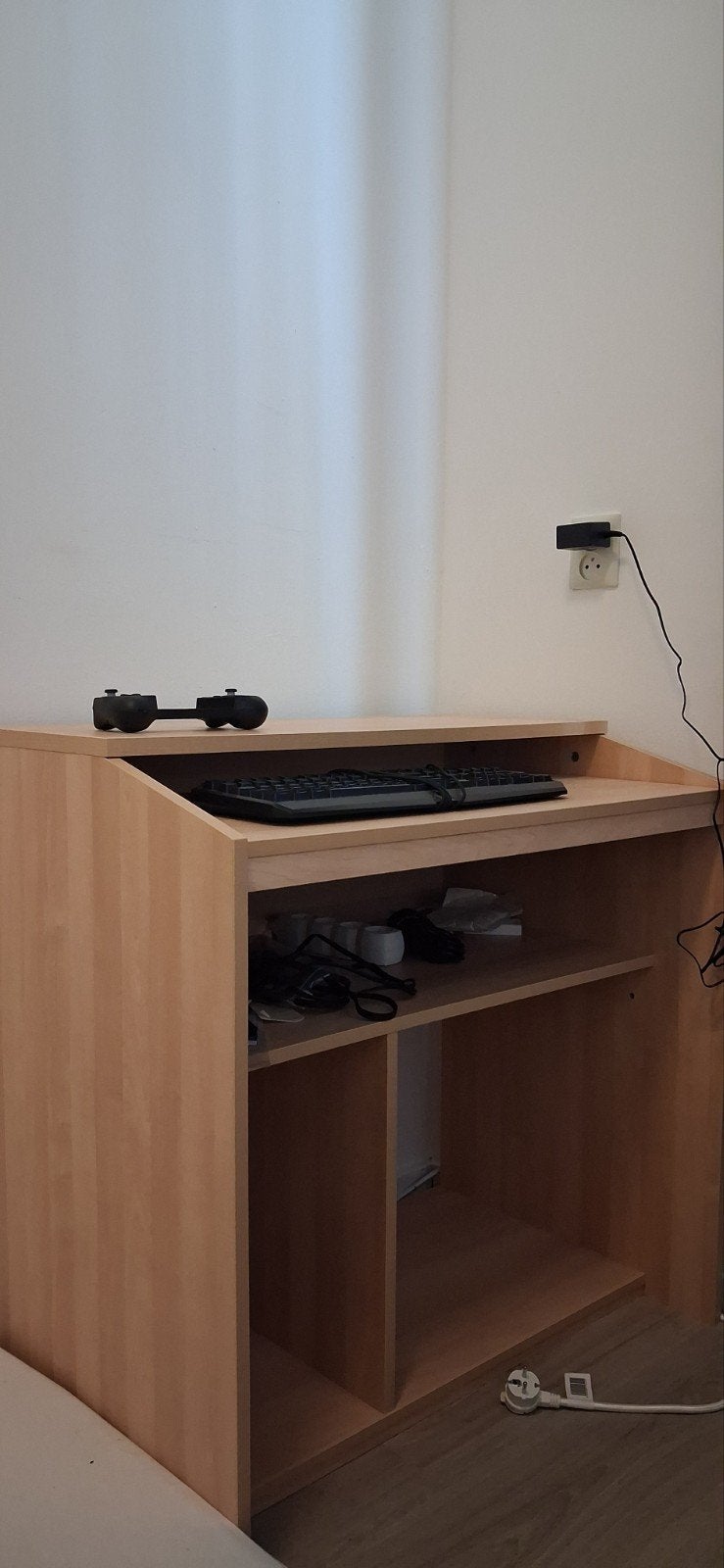Compact bureau met uitschuifbaar toetsenbordblad, Ophalen, Opbergruimte, Gebruikt, Hout
