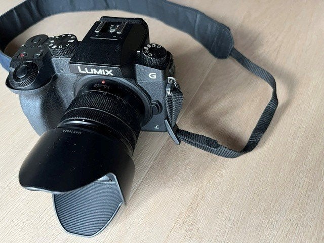 PANASONIC DMC-G70KEG-K (G7) Systemkamera, 14-42 mm, Ophalen, Gebruikt, Panasonic, Kantelbaar/draaibaar scherm