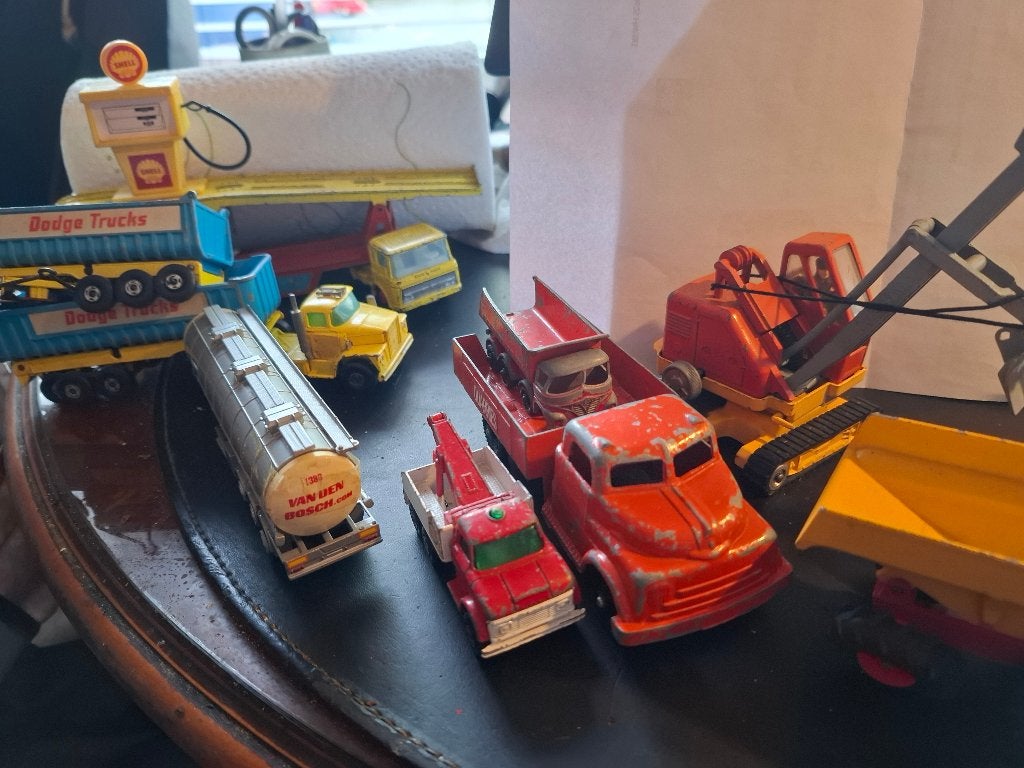 schaal modellen  van corgi matchbox lensey  enz, Hobby en Vrije tijd, Modelauto's | 1:43, Ophalen of Verzenden, Zo goed als nieuw