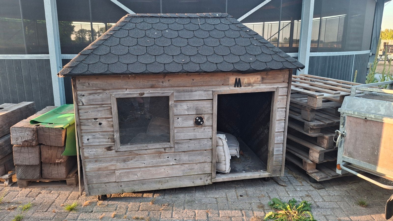 groot stevig honden- of geitenhok met wat werk, Ophalen, Gebruikt