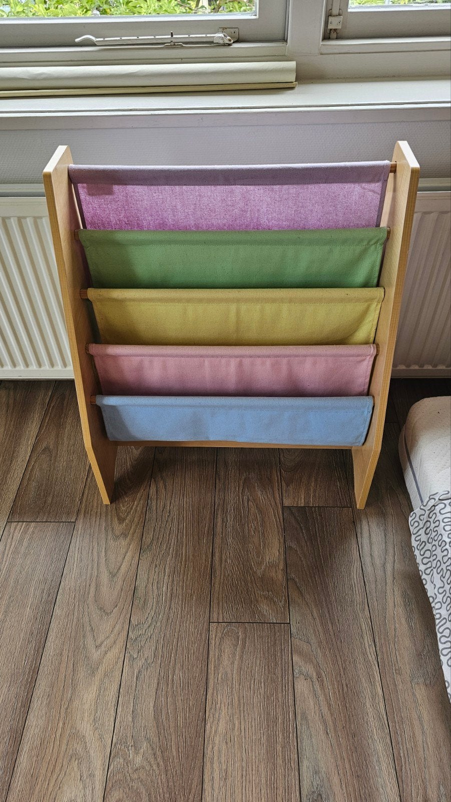 Boekenrek kinderkamer regenboog design, Ophalen, Met plank(en), Minder dan 50 cm, Gebruikt
