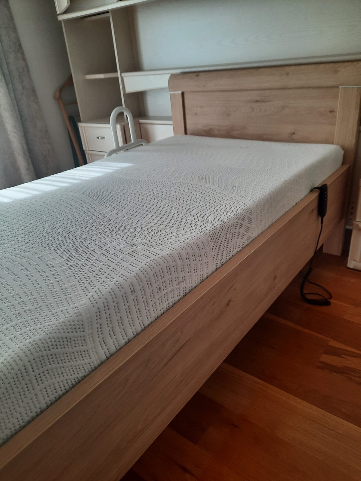 Elektrisch verstelbaar eenpersoonsbed Elba Jackson Hickory, Ophalen, Eenpersoons, Zo goed als nieuw, 200 cm