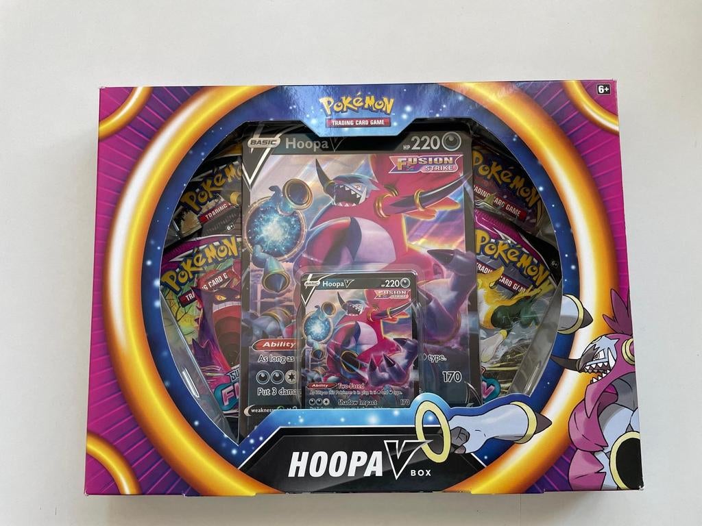 Pokémon Hoopa V Collection Box, Hobby en Vrije tijd, Verzamelkaartspellen | Pokémon, Ophalen of Verzenden, Zo goed als nieuw, Overige typen