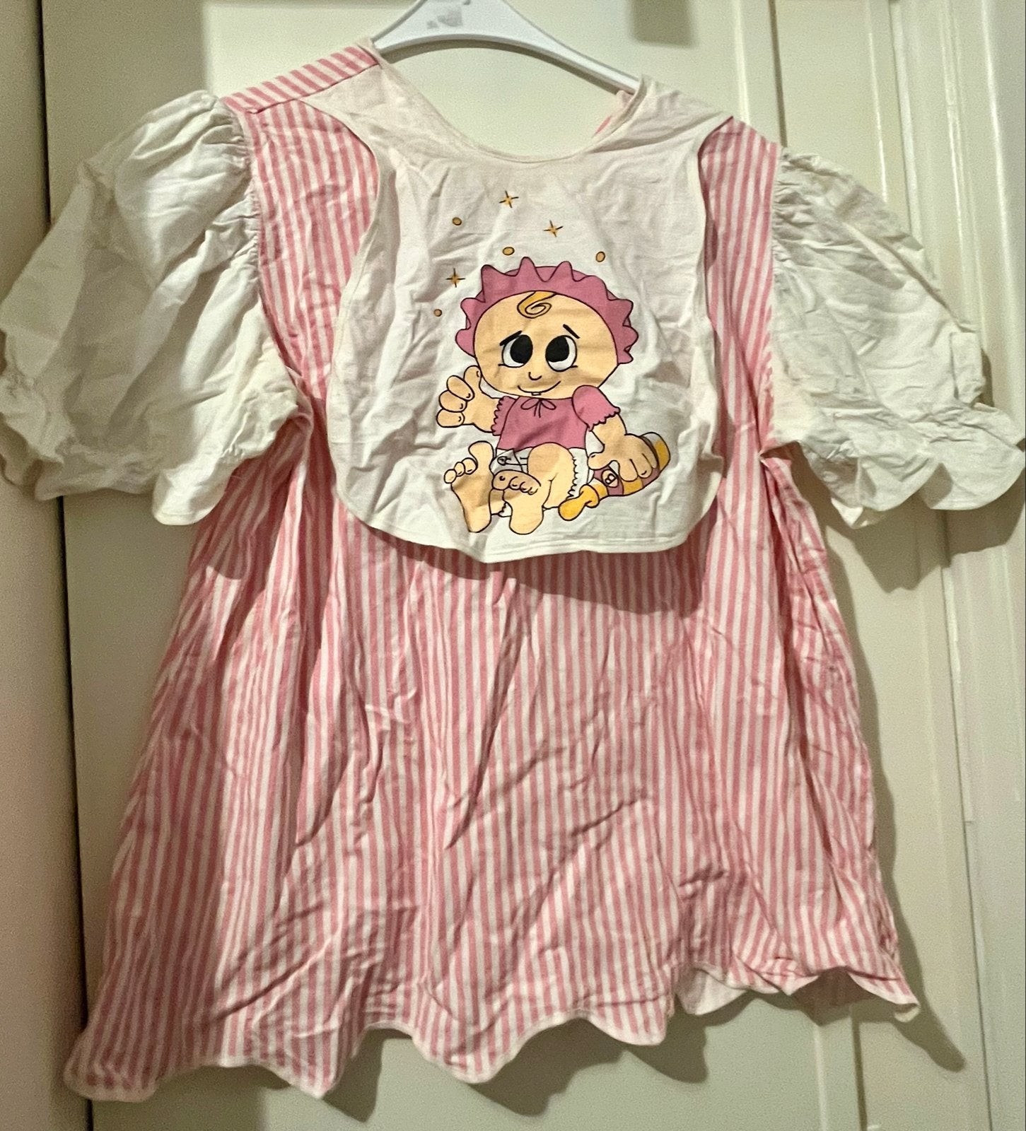 Vintage baby jurk roze gestreept met slabbetje, Maat 38/40 (M), Carnaval, Ophalen of Verzenden, Kleding