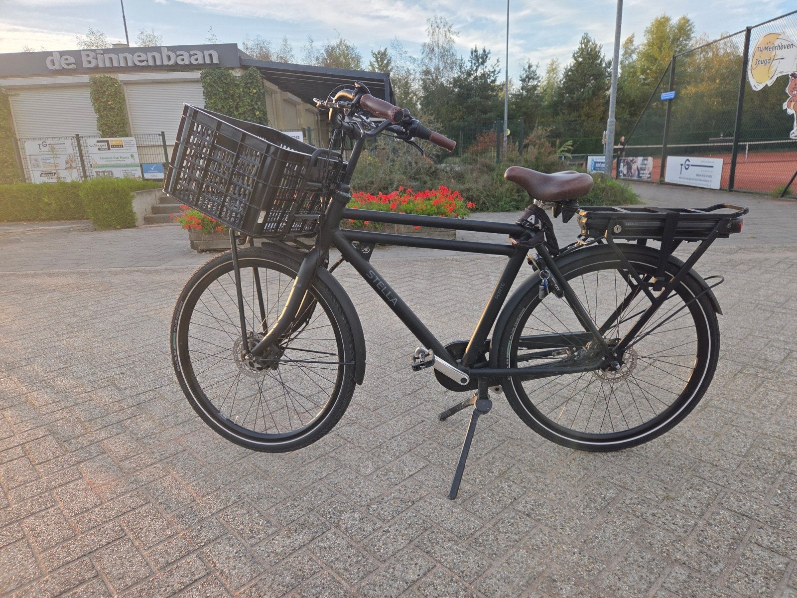 Stella Forte Black elektrische fiets in nette staat, Gebruikt, 59 cm of meer, 50 km per accu of meer, Ophalen
