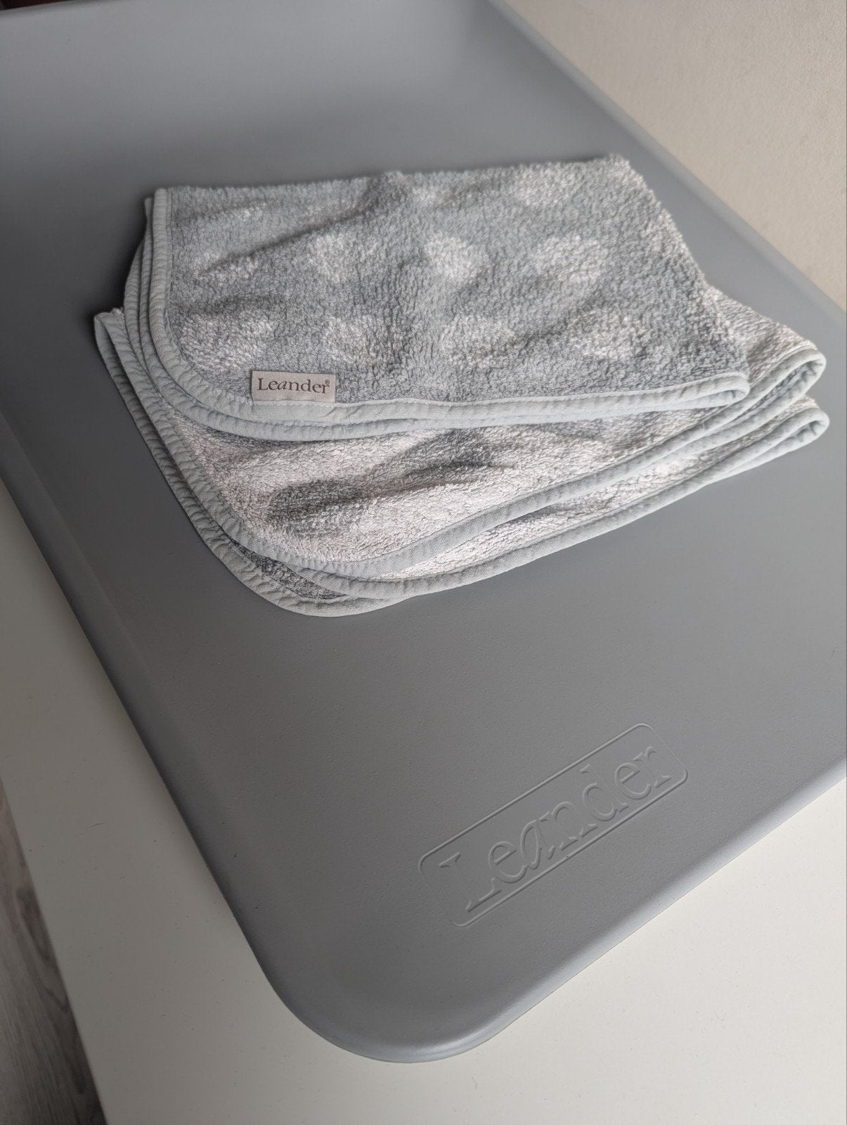 Leander Matty Aankleedkussen Pearl Grey met 2 toppers, Ophalen, Zo goed als nieuw