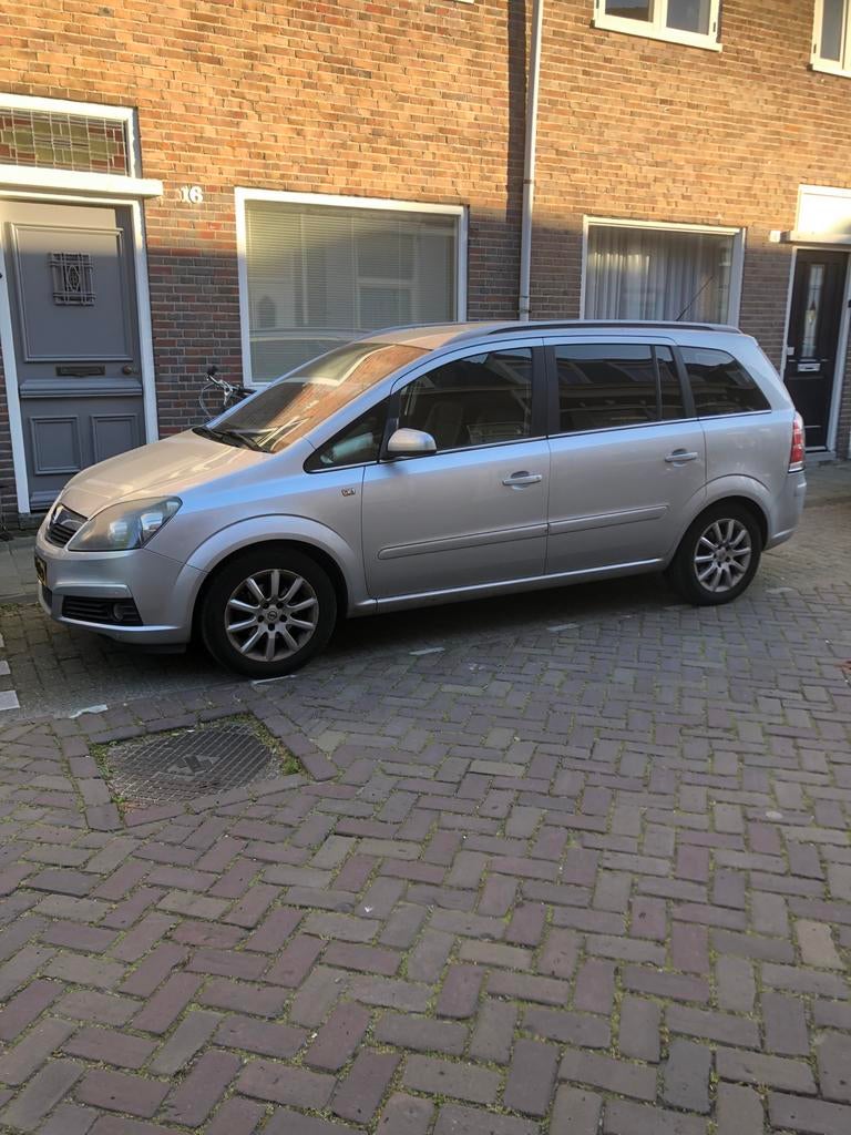 Opel Zafira 1.8 2006 Grijs, Auto's, Opel, Particulier, Zafira, Benzine, C, MPV, Handgeschakeld, Geïmporteerd, Zilver of Grijs