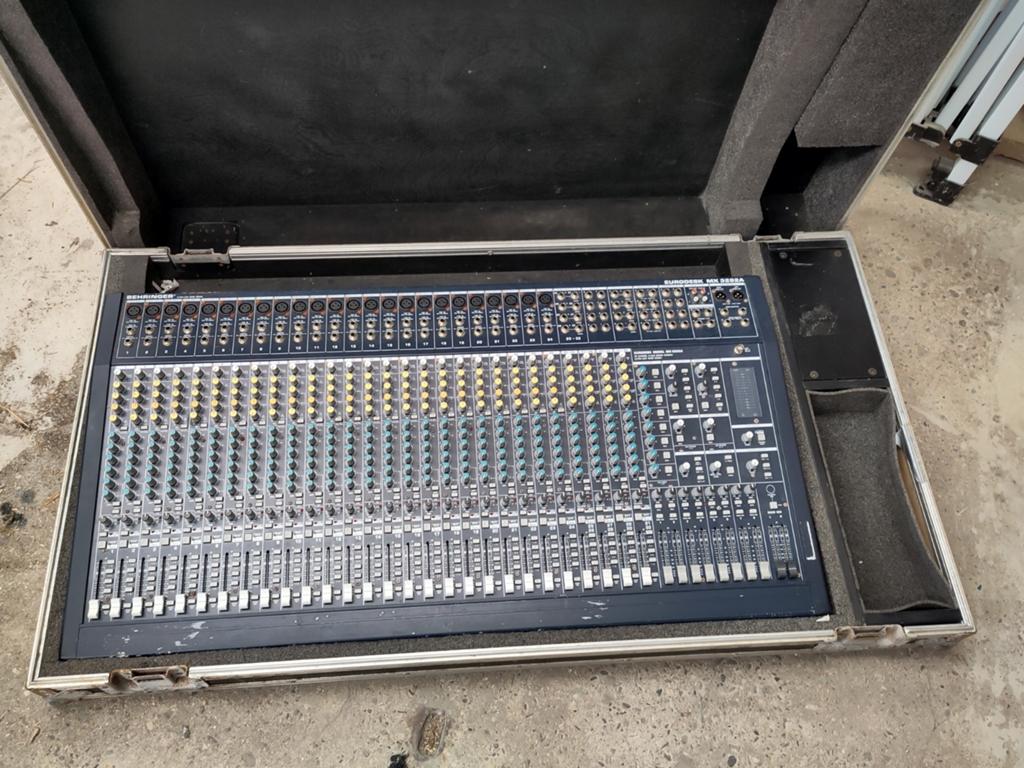 Behringer Eurodesk MX3282A, Muziek en Instrumenten, Ophalen, Gebruikt, 20 kanalen of meer