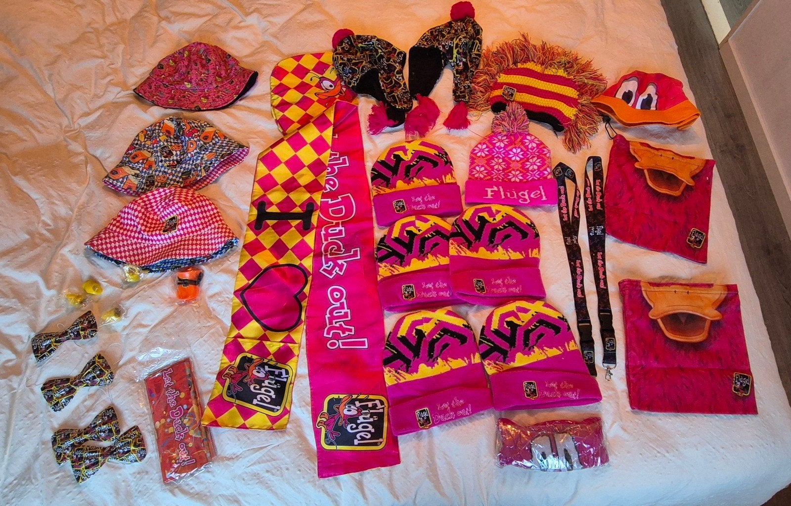 Flugel mutsen,hoedjes,sjaal,strikjes,ringen,keycords, Ophalen of Verzenden, Overige