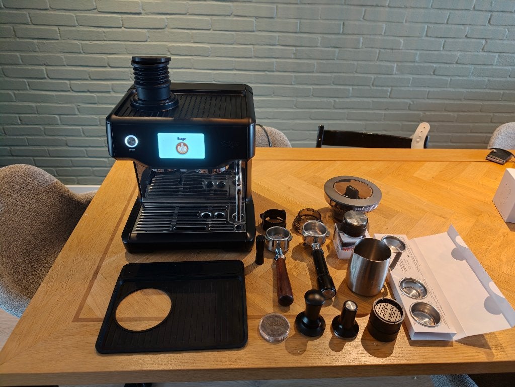 Sage Barista Touch met veel accessoires, Ophalen, Gebruikt, Espresso apparaat, Afneembaar waterreservoir